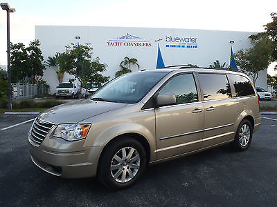 2009 Chrysler Town & Country Touring Edition - Extended Stow N' Go Mini Van 100% Florida Van - Loaded Touring Edition