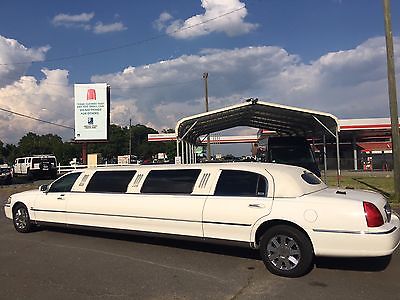 2006 Lincoln Town Car  2006 limo stretch 130