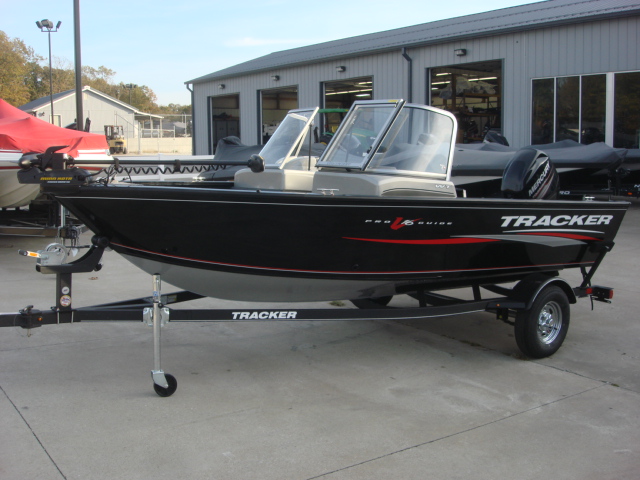 2017 TRACKER BOATS Pro Guide V-16 WT