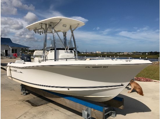 2009 Sea Hunt Triton 207