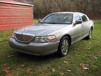 2006 Lincoln Town Car 25th ann LINCOLN TOWN CAR  25TH ANN  LO MILES REAL NICE