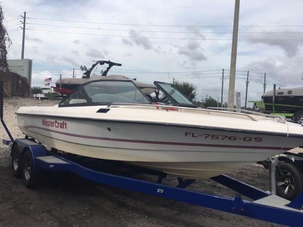 1995 Mastercraft Prostar 205