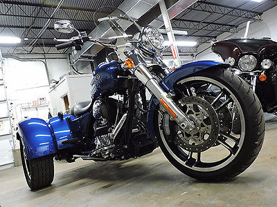 Harley Davidson Freewheeler Trike  2015 HARLEY DAVIDSON FLRT FREEWHEELER TRIKE, IN SUPERIOR BLUE