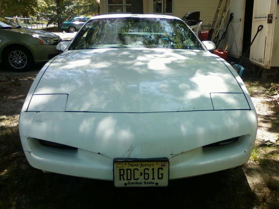 1991 Pontiac Firebird Base 1991 Pontiac Firebird 3.1 leter automatic with overdrive, anti theft!