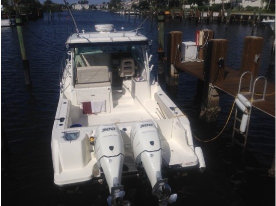 2016 Boston Whaler 315 Conquest