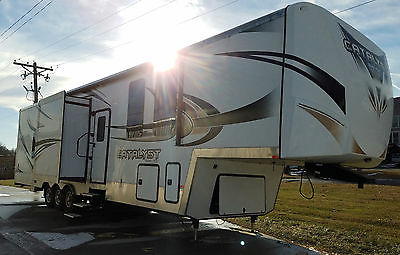 2014 CATALYST WORK-N-PLAY TOYHAULER FIFTH WHEEL, RV, CAMPER