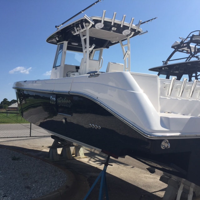 2015 EVERGLADES BOATS 325CC