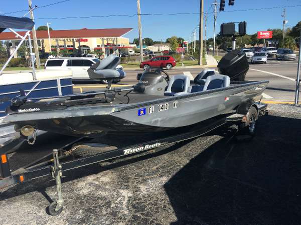 2005 TRITON BOATS DV 186 SC Mag