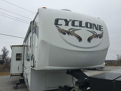 2008 HEARTLAND CYCLONE TOYHAULER FIFTH WHEEL, RV, CAMPER