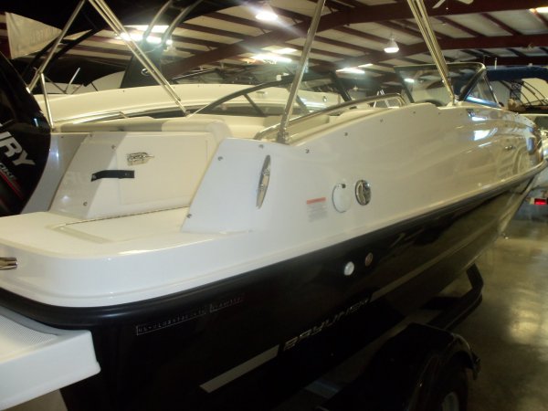 2016 Bayliner 190 Deck Boat