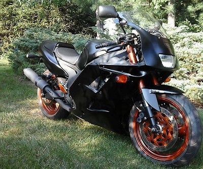 1992 Yamaha FZ  1992 FZR 1000 with 12k original miles and Yoshimura exhaust MINT