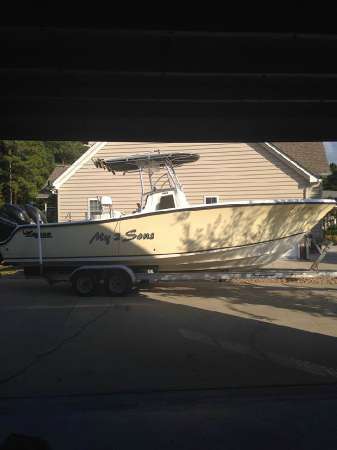 2008 MAKO BOATS 264 Center Console