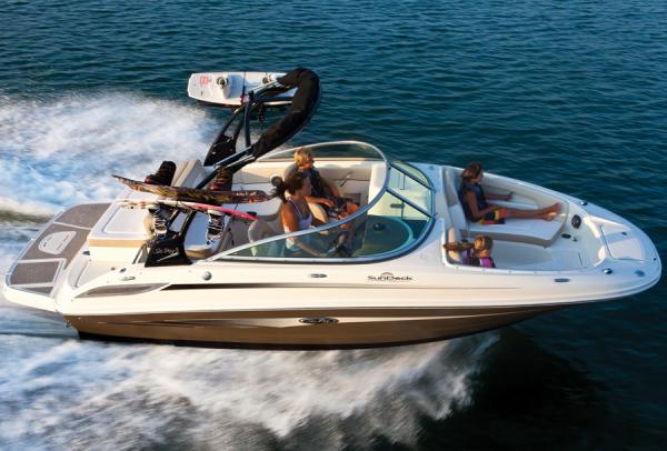 2013 Sea Ray 220 Sundeck