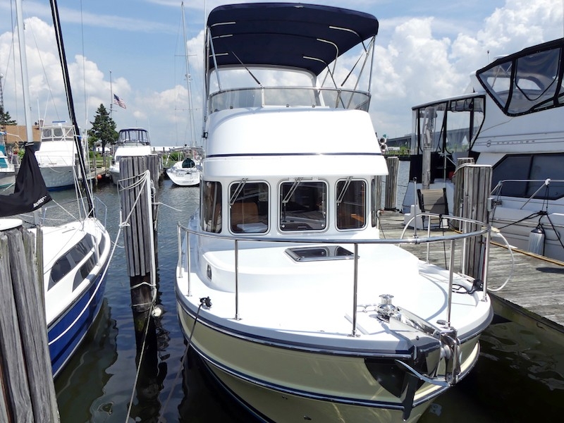 2015 Helmsman Trawlers 31 Sedan