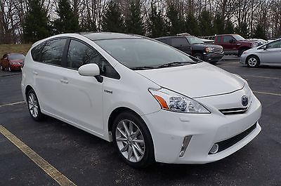 2012 Toyota Prius Panorama Roof, Leather Seats, Parking Assist 2012 Toyota Prius Five Wagon 1.8L
