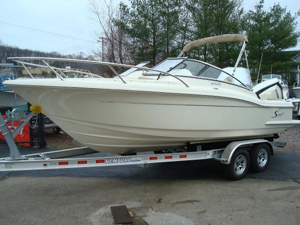 2015 Scout Boats 225 Dorado