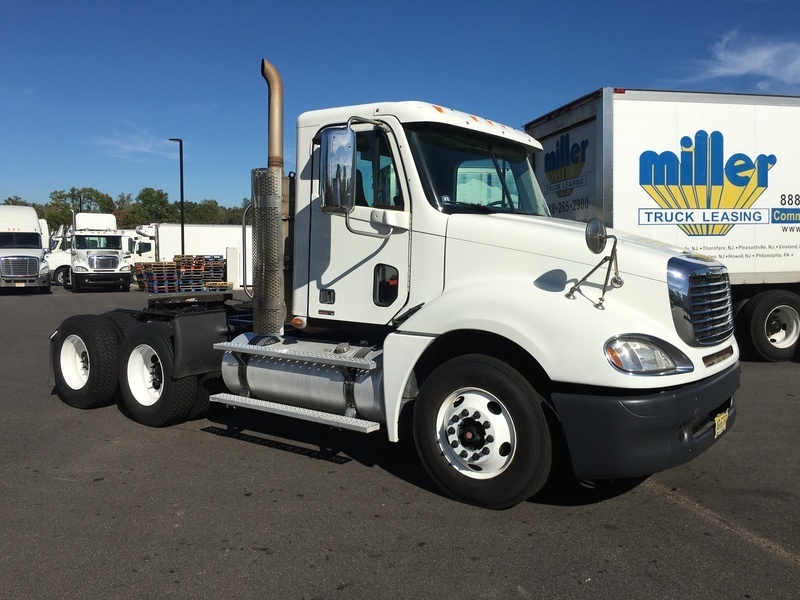 2010 Freightliner Columbia  Conventional - Day Cab
