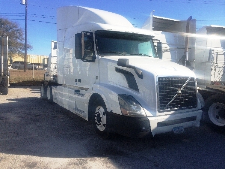 2013 Volvo Vnl  Conventional - Sleeper Truck