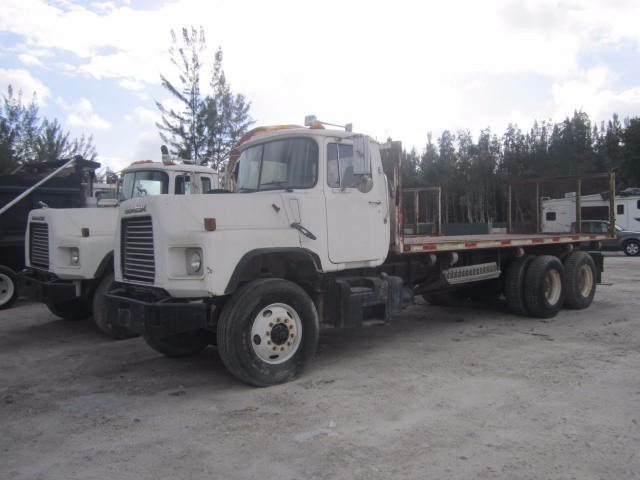 1998 Mack Dm690s  Flatbed Truck