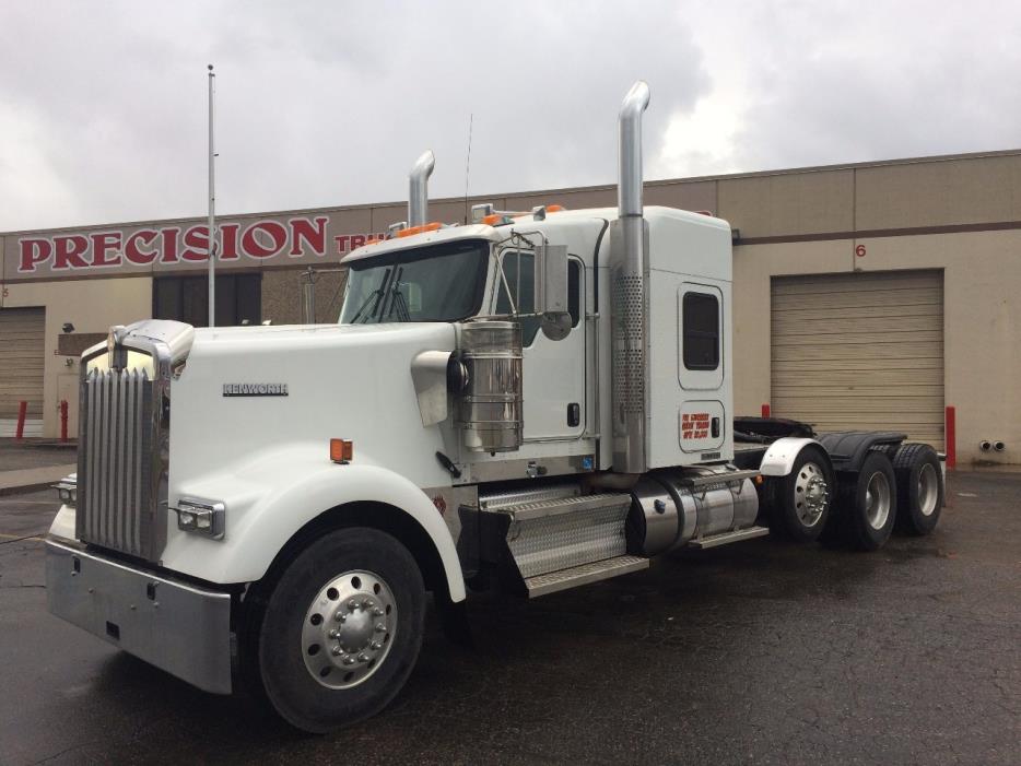 2014 Kenworth W900  Conventional - Sleeper Truck