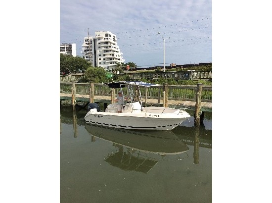 2007 Cobia Boats 194 Center Console