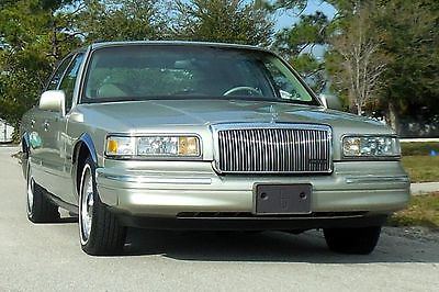 1997 Lincoln Town Car Signature Special Edition Florida 1 Owner  Rust Free~Non Smoker~Chrome~Rare Leather~Light Cypress Metallic~Low Miles~Ready!