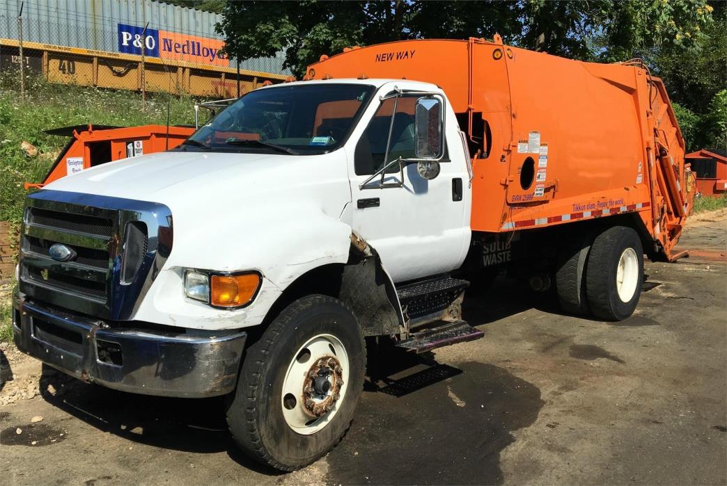 2005 Ford F750  Garbage Truck