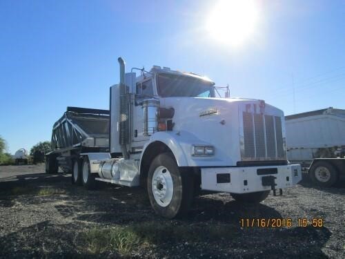 2011 Kenworth T800  Conventional - Day Cab