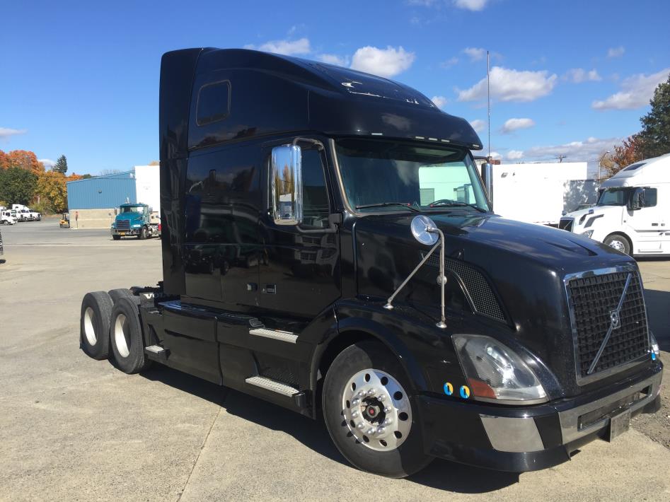 2010 Volvo Vnl  Conventional - Sleeper Truck