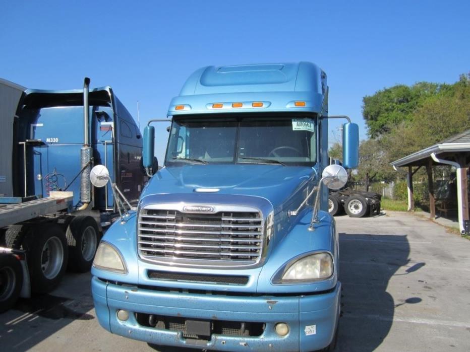 2005 Freightliner Columbia 120  Conventional - Sleeper Truck