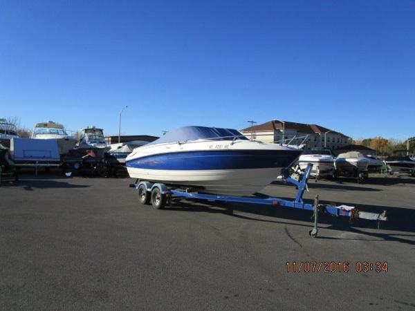 2006 Bayliner 212 Cuddy Cabin