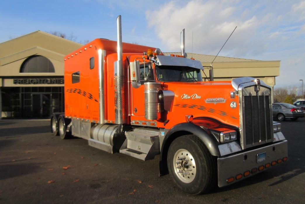 2004 Kenworth W900  Conventional - Sleeper Truck