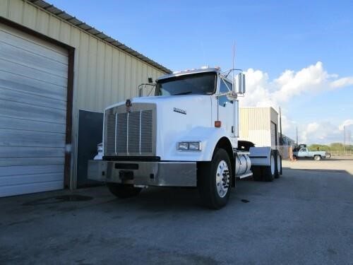 2009 Kenworth T800  Conventional - Day Cab