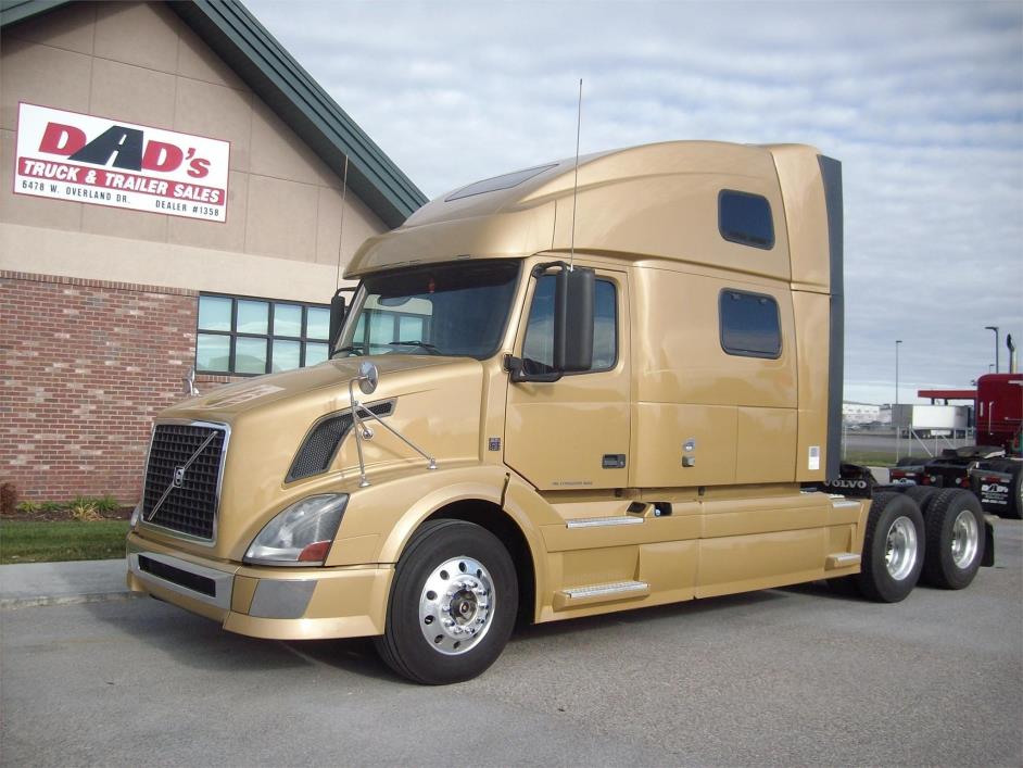 2011 Volvo Vnl62t780  Conventional - Sleeper Truck