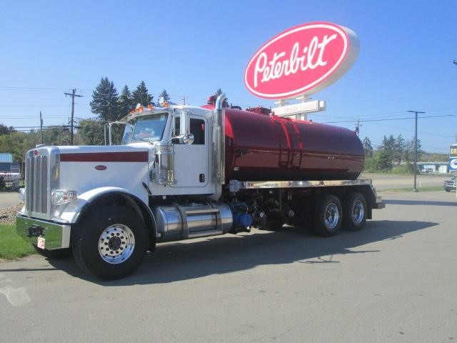 2015 Peterbilt 389  Water Truck