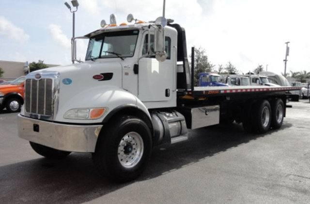 2009 Peterbilt 340  Car Carrier