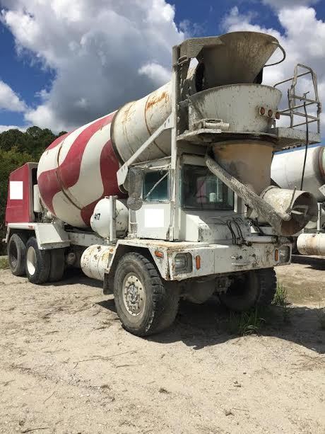 2006 Advance Frontdischarge  Mixer Truck