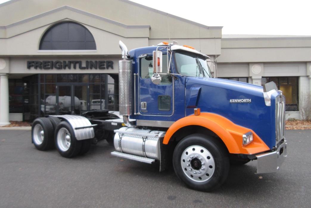 1999 Kenworth T800  Conventional - Day Cab