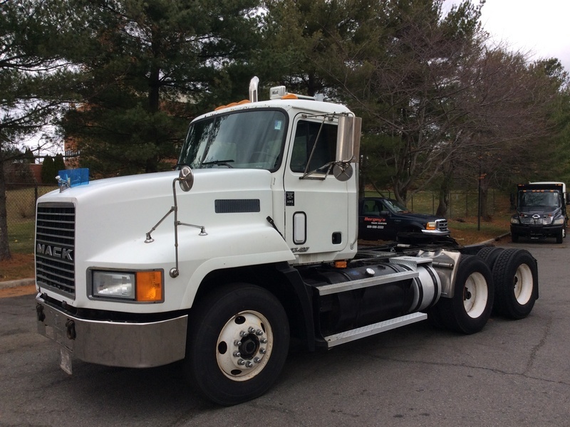 2000 Mack 600 Ch600  Conventional - Day Cab