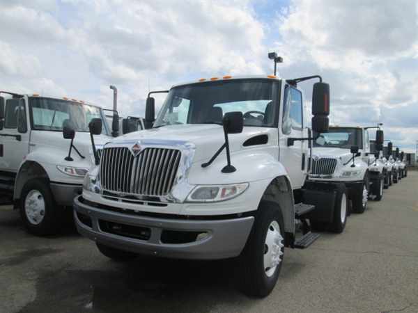 2009 International 4400  Conventional - Day Cab