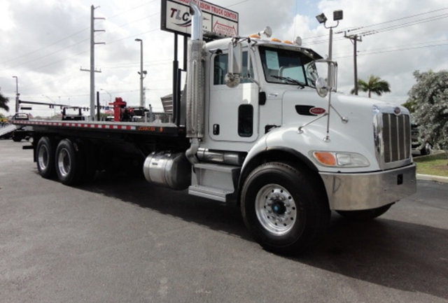 2009 Peterbilt 340  Car Carrier