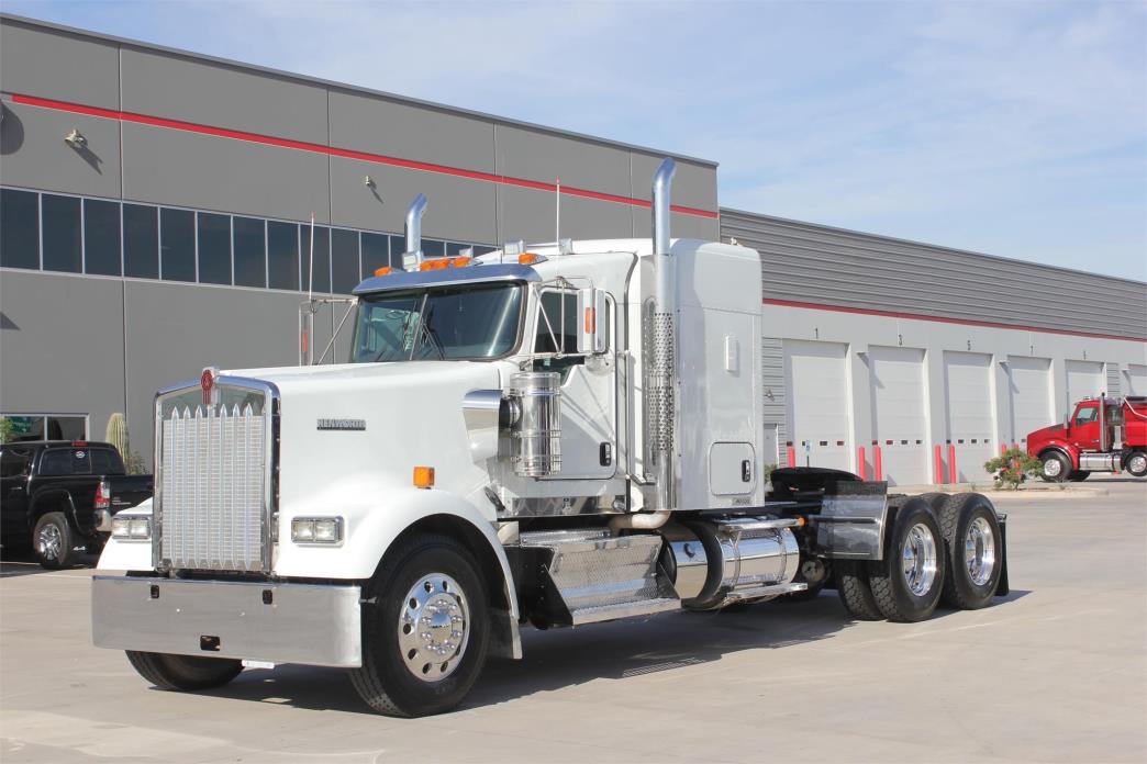 2014 Kenworth W900l  Conventional - Sleeper Truck