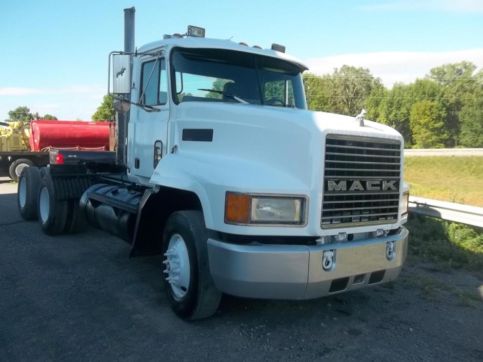 1997 Mack Ch613  Conventional - Day Cab