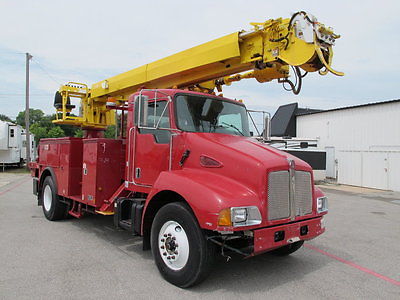 2005 Other Makes  2005 Altec Industries utility digger truck, Low miles kenworth Chassis