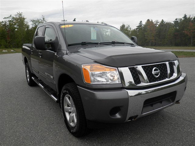 2014 Nissan Titan  Pickup Truck