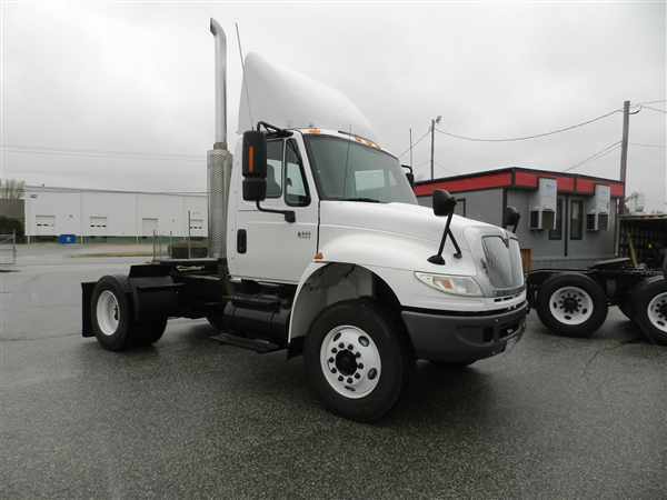 2007 International 4400  Conventional - Day Cab