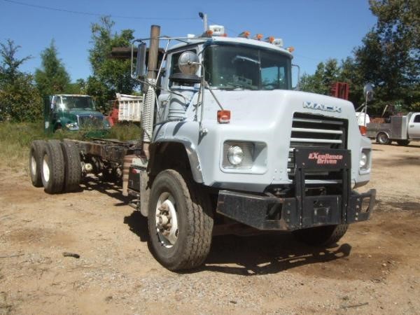 2003 Mack Dm690s  Cab Chassis