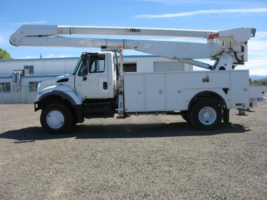 2006 International Workstar 7300  Bucket Truck - Boom Truck