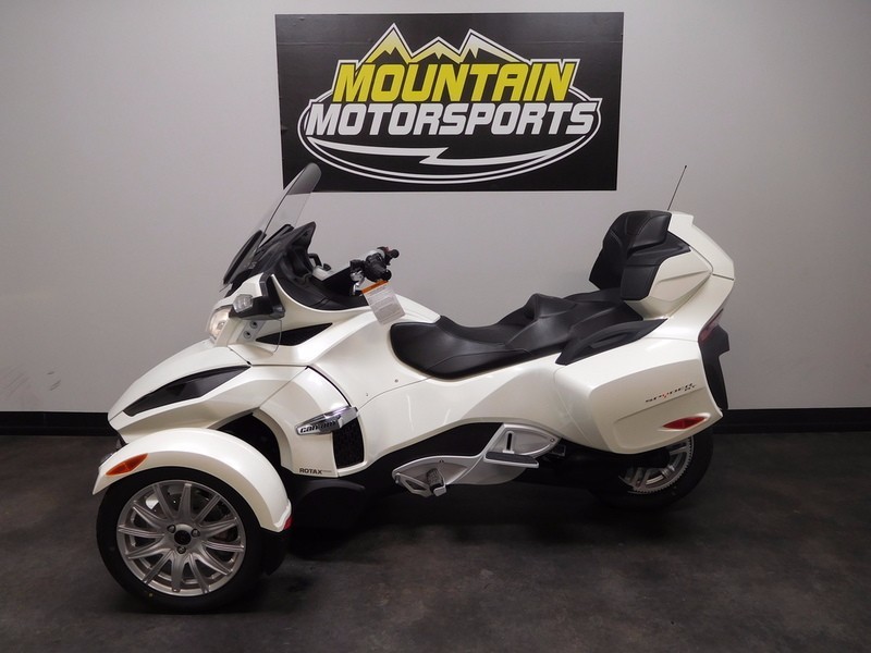 2017 Can-Am Spyder RT 6-Speed Manual (SM6)