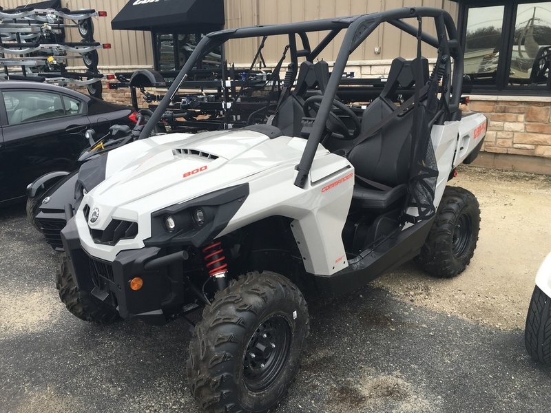 2017 Can-Am Commander DPS 800R